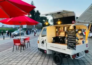 food truck moto cafeteria en plaza